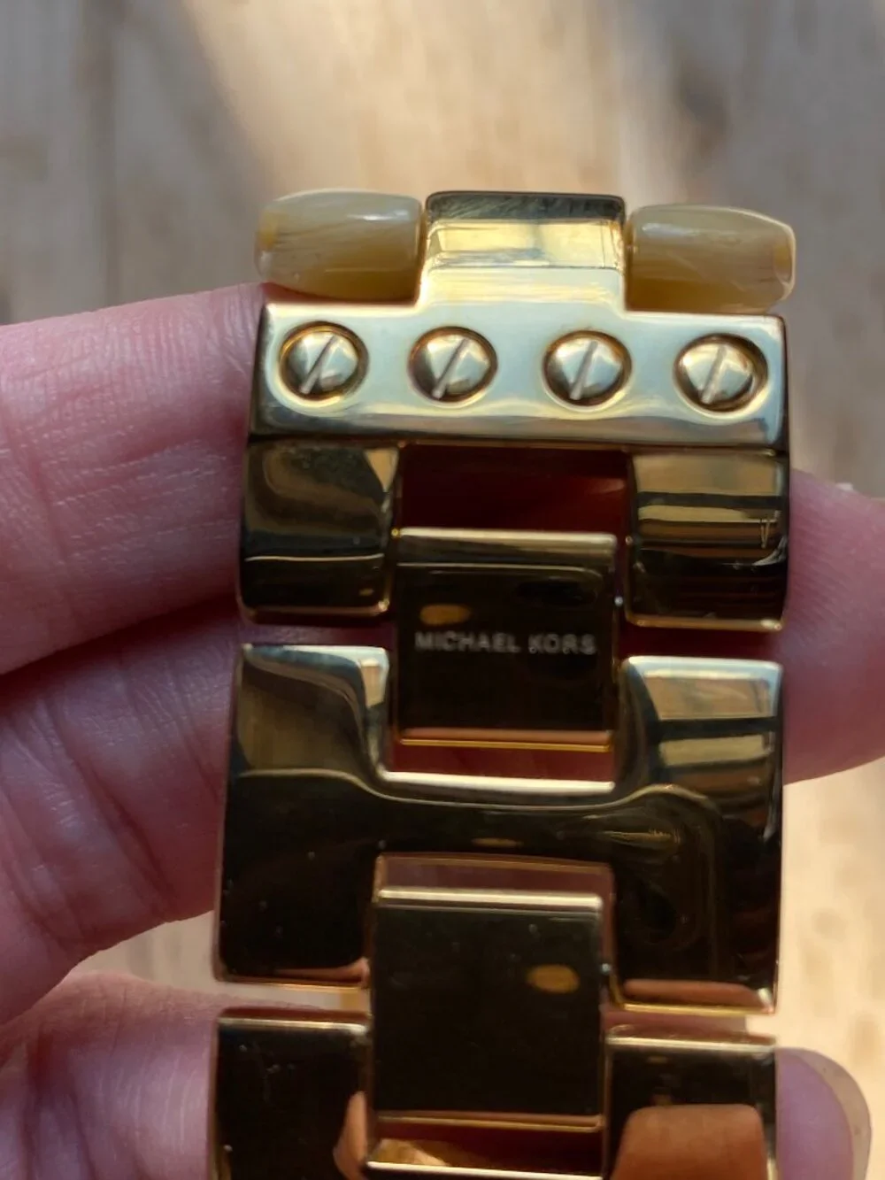 Michael Kors needs battery